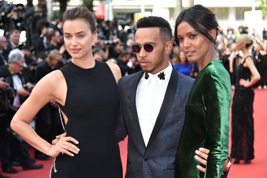 L’iridato della F.1, Lewis Hamilton sul red carpet di Cannes con Irina Shayk e Liya Kebede AFP